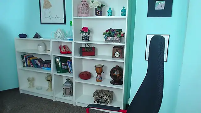 BrianaJoy online show from November 3, 2025, 6:18 am