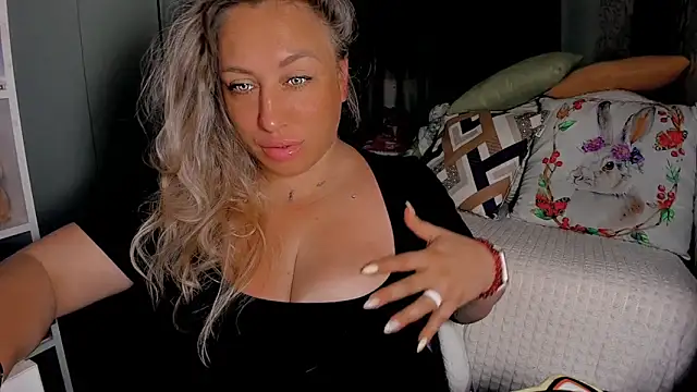 Snapshot of CumOnMy_Tits chatting on July 1, 2026, 2:12 am CumOnMy Tits online show from July 1, 2026, 2:12 am