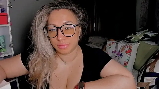 Snapshot of CumOnMy_Tits chatting on March 14, 2026, 3:01 am CumOnMy Tits online show from March 14, 2026, 3:01 am