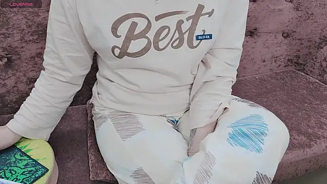 Sophie Secret online show from November 28, 2025, 10:32 pm