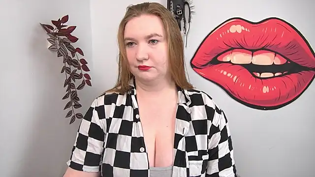 LaraDream online show from April 28, 2026, 5:28 pm
