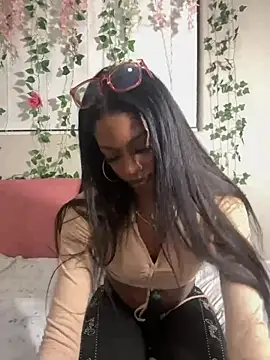 Snapshot of mismialove chatting on June 26, 2026, 5:24 am mismialove online show from June 26, 2026, 5:24 am
