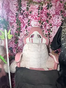 Snapshot of mismialove chatting on November 1, 2025, 2:44 pm mismialove online show from November 1, 2025, 2:44 pm