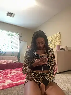 Snapshot of mismialove chatting on July 13, 2026, 5:23 pm mismialove online show from July 13, 2026, 5:23 pm