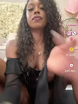 Snapshot of mismialove chatting on August 7, 2026, 8:20 am mismialove online show from August 7, 2026, 8:20 am