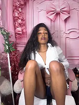 Snapshot of mismialove chatting on December 1, 2025, 11:49 pm mismialove online show from December 1, 2025, 11:49 pm