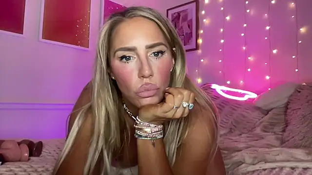 Fitnessbabe69 online show from February 21, 2026, 7:43 am